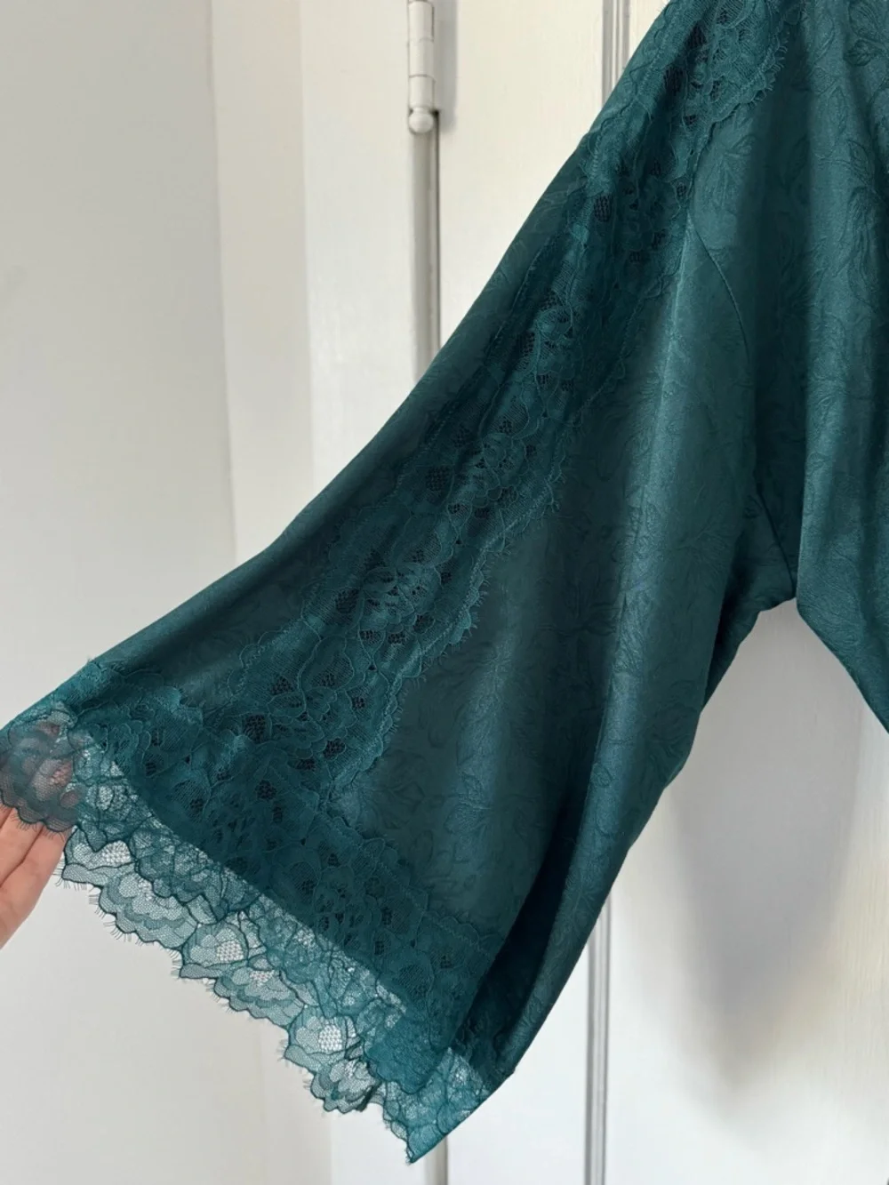 Victorias Secret Short Robe - Picture 5 of 8